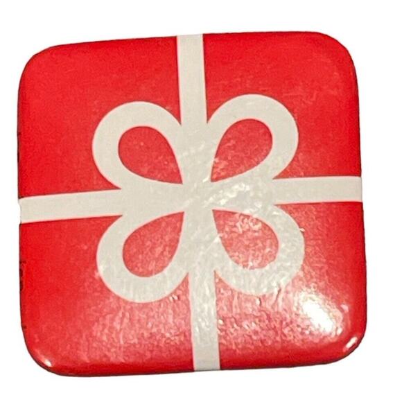 Red Gift Box Logo Pin, JC Penny Collector Pin, Holidays & Gifts - Picture 1 of 3
